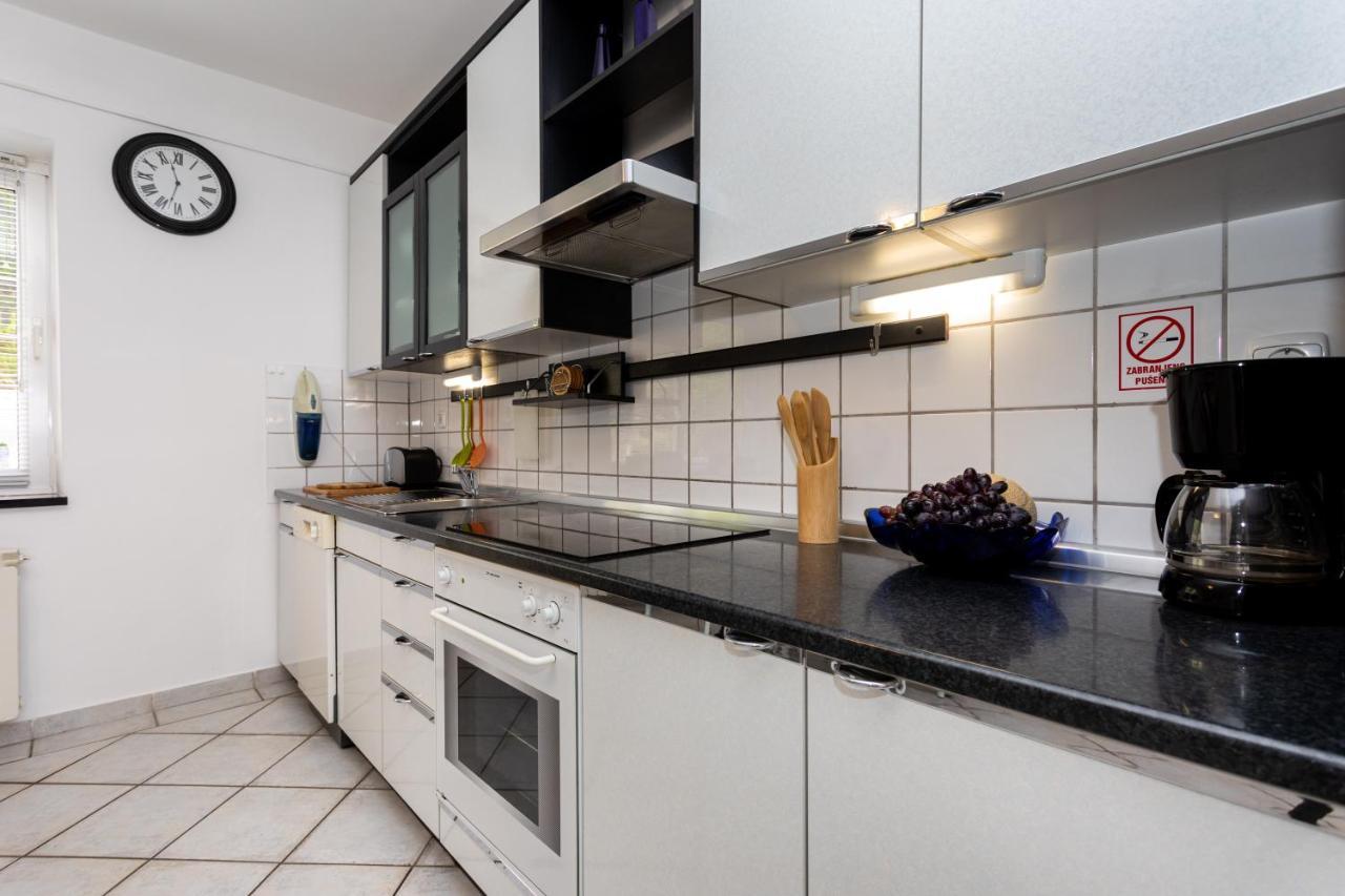 Apartament Apartman Maris Vrbnik Zewnętrze zdjęcie